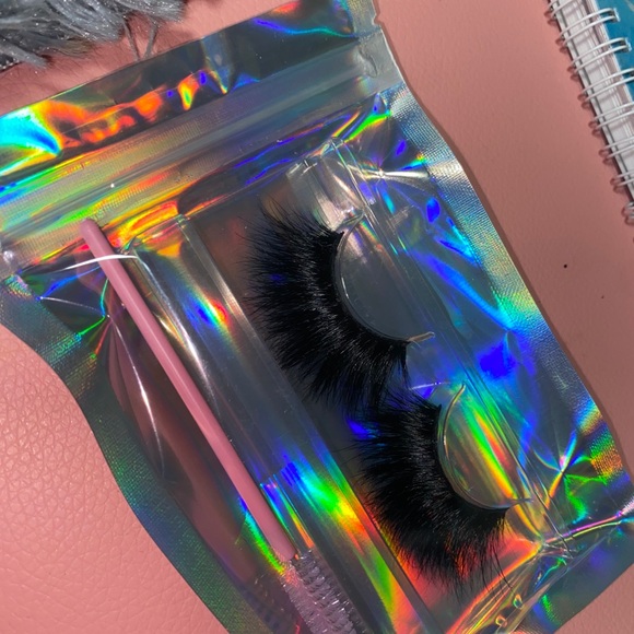 LashPlug Lashes - Picture 2 of 3